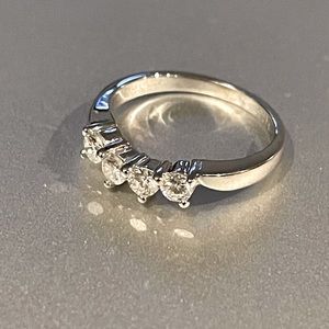 Diamond band in white gold